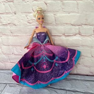 Barbie mariposa Mattel doll 11.5” tall